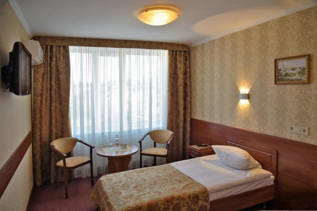 Hotel Mir 리우네 외부 사진