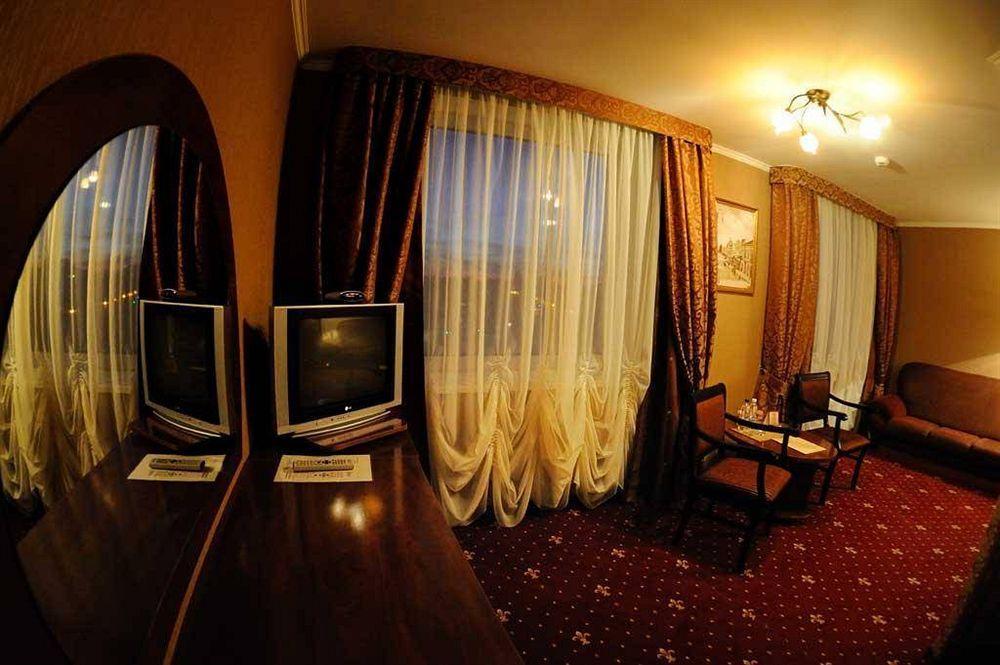 Hotel Mir 리우네 외부 사진
