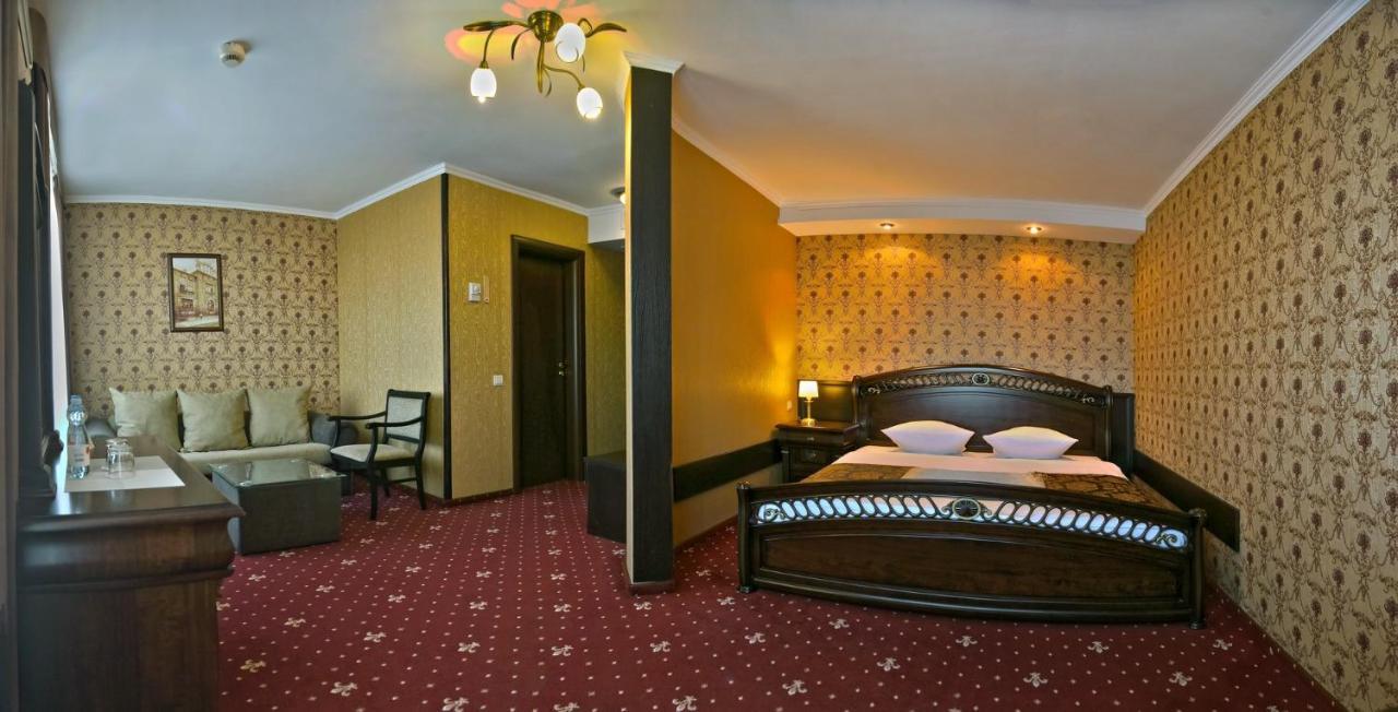 Hotel Mir 리우네 외부 사진