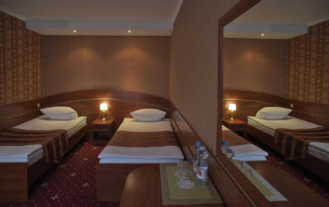 Hotel Mir 리우네 외부 사진